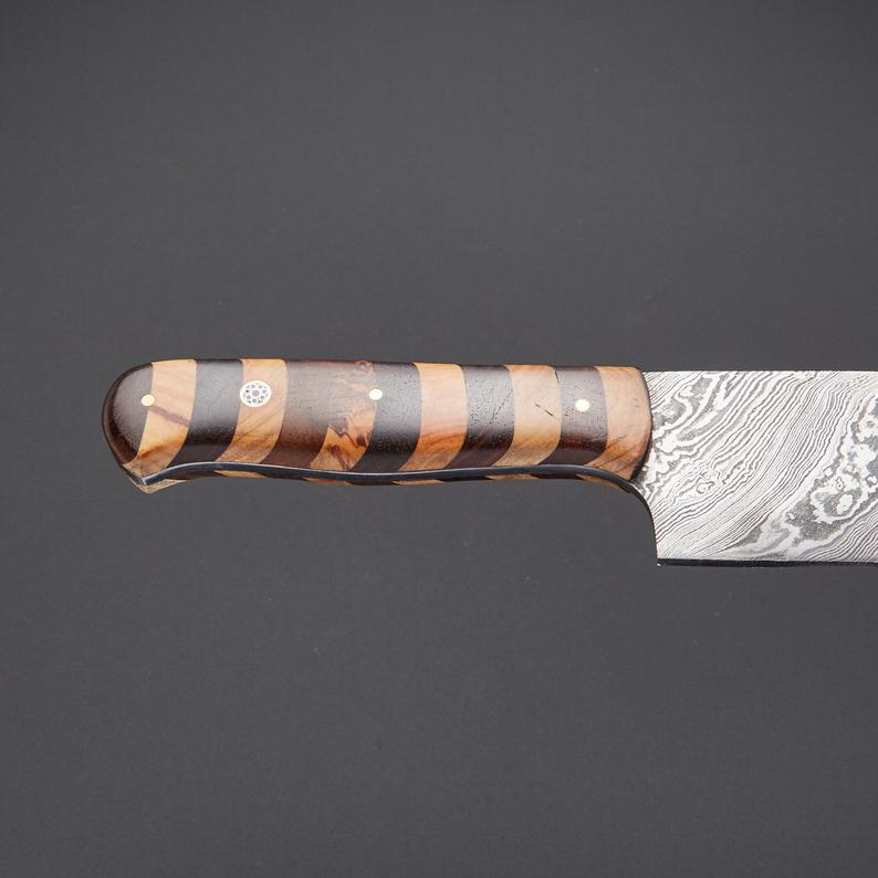 Handcrafted knife with a striking Damascus steel blade