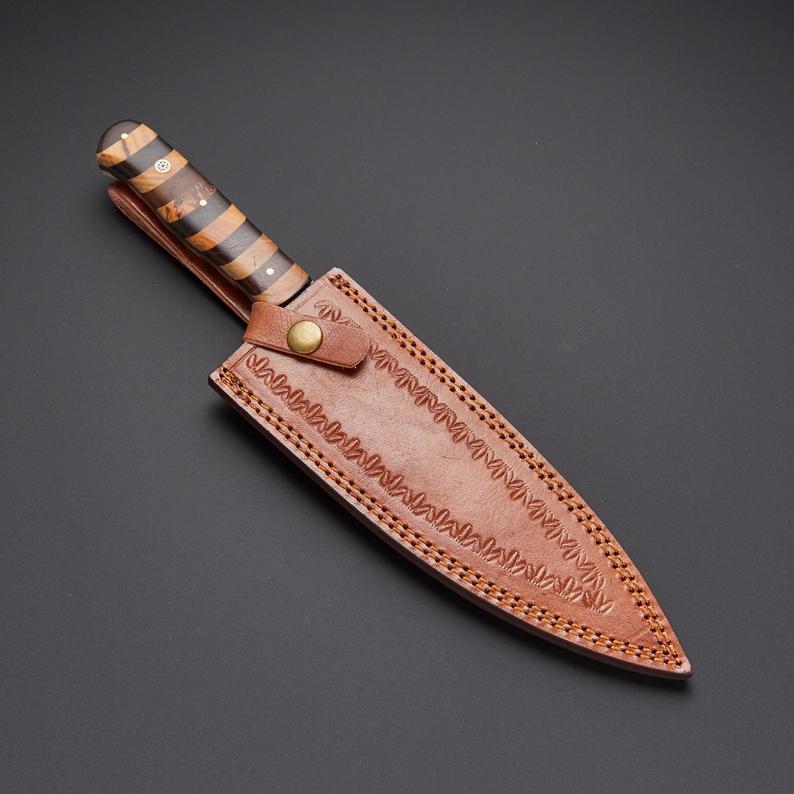 Handcrafted knife with a striking Damascus steel blade